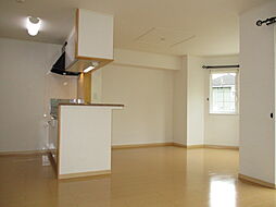 ポム・ド・テールミリュー 102 1階1LDKのリビング/ダイニング