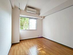 JR成田線 成田駅 バス9分 中台1丁目下車 徒歩4分の賃貸マンション 1階ワンルームのリビング/ダイニング