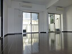 東急田園都市線 三軒茶屋駅 徒歩12分の賃貸マンション 5階2LDKのリビング/ダイニング