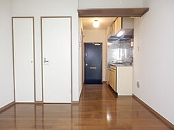 レイクハウス国立 101 1階ワンルームのリビング/ダイニング