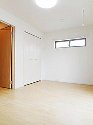 セイバリー・グローヴII 101 1階1Kのリビング/ダイニング