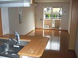 ヴィラ・明神 102 1階ワンルームのリビング/ダイニング