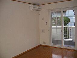 JR関西本線 亀山駅 バス3分 中野村下車 徒歩4分の賃貸アパート 1階2LDKのリビング/ダイニング