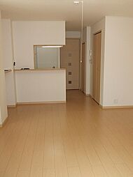 サン　ミリュー 106 1階ワンルームのリビング/ダイニング