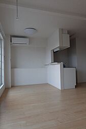 ラブリームーン 201 2階1LDKのリビング/ダイニング