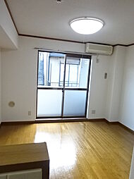 アリエーテ 105 1階ワンルームのリビング/ダイニング