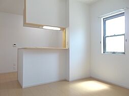 ヨットン・ハウスI 101 1階2LDKのリビング/ダイニング