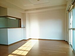 カイラス・ドルフ 4階3LDKのリビング/ダイニング