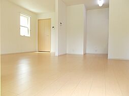 アン　ルミエール　II 103 1階1LDKのリビング/ダイニング