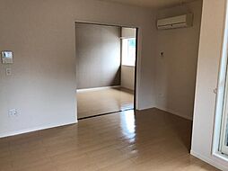 シャイニー竜泉寺 201 2階2LDKのリビング/ダイニング