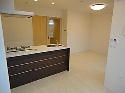 多摩都市モノレール 砂川七番駅 徒歩10分の賃貸マンション 2階1LDKのリビング/ダイニング