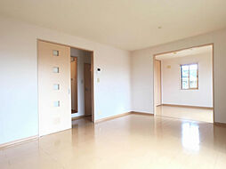 ドリームハイツ　III 201 2階2LDKのリビング/ダイニング