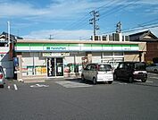 【コンビニエンスストア】ファミリーマート西幡豆上大坪店まで130ｍ