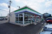 【コンビニエンスストア】ファミリーマート伊勢崎東町店まで1800ｍ