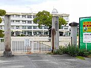 【小学校】津島市立　西小学校まで400ｍ