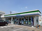 【コンビニエンスストア】ファミリーマート鈴鹿ホンダ前店まで300ｍ