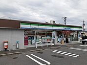 【コンビニエンスストア】ファミリーマート鈴鹿中江島店まで300ｍ