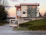 【小学校】西小学校まで610ｍ