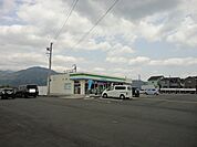 【コンビニエンスストア】ファミリーマート亀岡河原町店まで1095ｍ