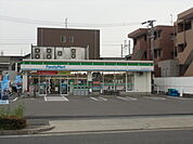 【コンビニエンスストア】ファミリーマート　中小田井二丁目店まで97ｍ