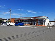 【コンビニエンスストア】セブンイレブン　館林近藤町店まで130ｍ