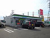 【コンビニエンスストア】ファミリーマート名四亀須店まで850ｍ