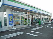 【コンビニエンスストア】ファミリーマート掛川富部店まで300ｍ