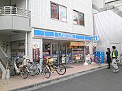 【コンビニエンスストア】ローソン京王布田駅前店まで234ｍ