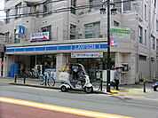 【コンビニエンスストア】ローソン八幡山三丁目店まで229ｍ