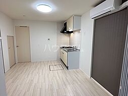 ウエストウイングIV 102 1階ワンルームのリビング/ダイニング