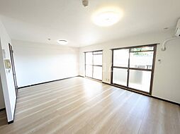 ユアサヴィレッジ 202 2階1LDKのリビング/ダイニング