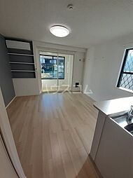 ルスト・ヒル 104 1階ワンルームのリビング/ダイニング