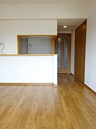 ラ・コモード 1階2LDKのリビング/ダイニング