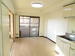 JR横浜線 橋本駅 バス3分 日本板硝子下車 徒歩3分の賃貸マンション 4階2DKのリビング/ダイニング