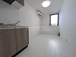 ピースフルパレス世田谷 102 1階ワンルームのリビング/ダイニング