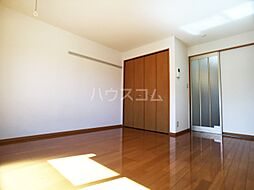 アースアイランド　V 206 2階1Kのリビング/ダイニング