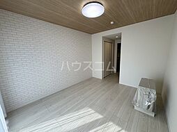 リテイル・ロー 103 1階1Kのリビング/ダイニング