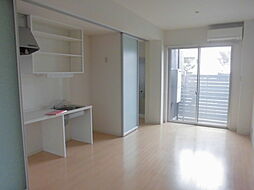 デビュタハウス 301 3階1LDKのリビング/ダイニング