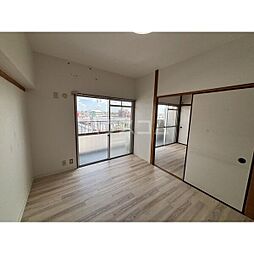 ソレイユ朝宮 4B 4階3LDKのリビング/ダイニング