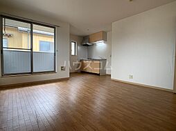 セントラル・ウッズ 201 2階ワンルームのリビング/ダイニング