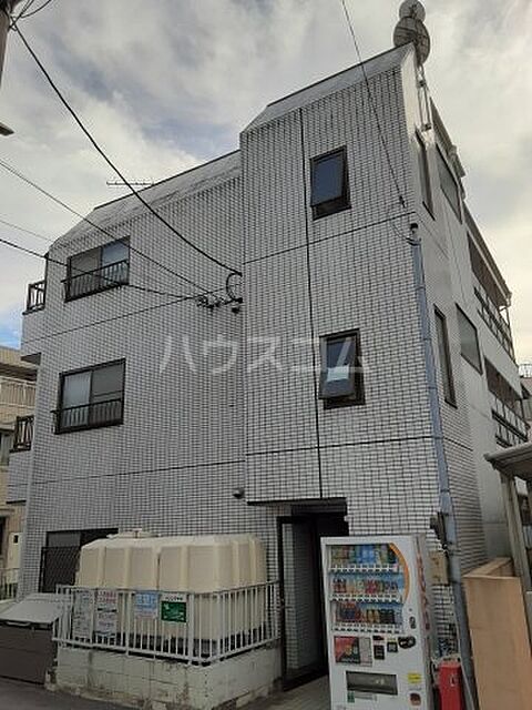 3 / 19