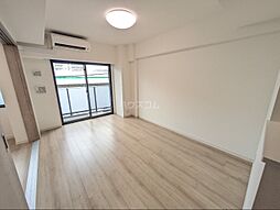 S-RESIDENCE北綾瀬awesome 202 2階2LDKのリビング/ダイニング