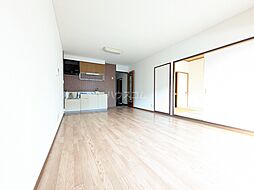 エーデルハイム 101 1階2LDKのリビング/ダイニング