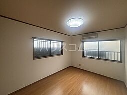 ドエル春日 102 1階ワンルームのリビング/ダイニング