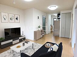 フローラルヒルズD 102 1階2LDKのリビング/ダイニング