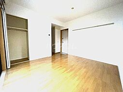 ロイヤル・クレスト 103 1階ワンルームのリビング/ダイニング