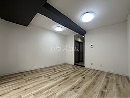 ヴァレイシャス 305 3階ワンルームのリビング/ダイニング