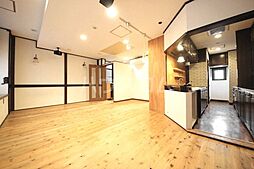 ドエル 2 2階ワンルームのリビング/ダイニング