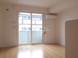 多摩都市モノレール 泉体育館駅 徒歩8分の賃貸アパート 1階1LDKのリビング/ダイニング