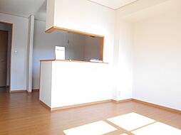 東武伊勢崎線 館林駅 徒歩17分の賃貸アパート 2階2LDKのリビング/ダイニング